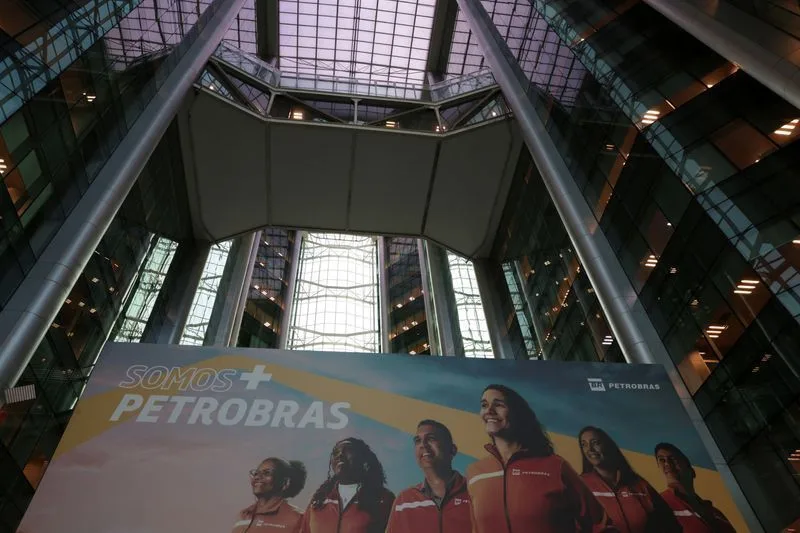 Petrobras avança na transição energética e vende primeiro lote de combustível sustentável de aviação