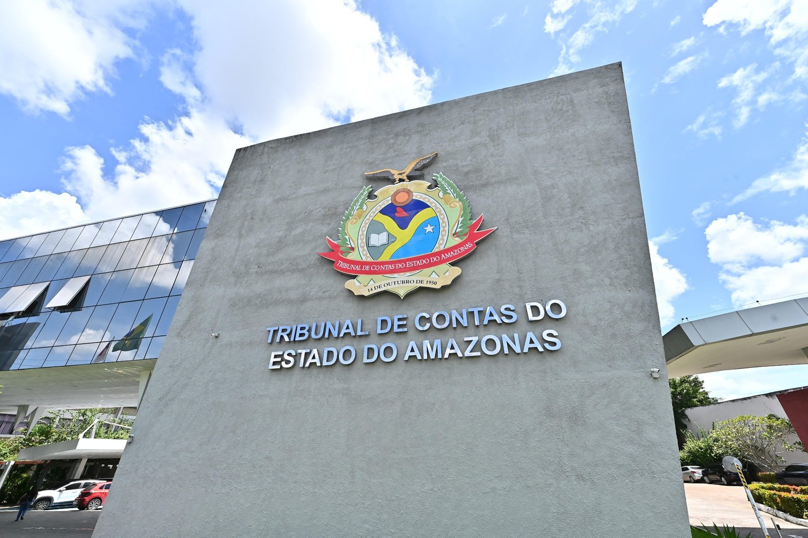 Medida cautelar do TCE-AM suspende contrato de 1,3 bilhão da Seduc