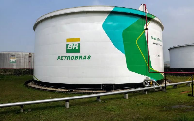 Preço do diesel cai na refinaria, mas consumidor não sente alívio